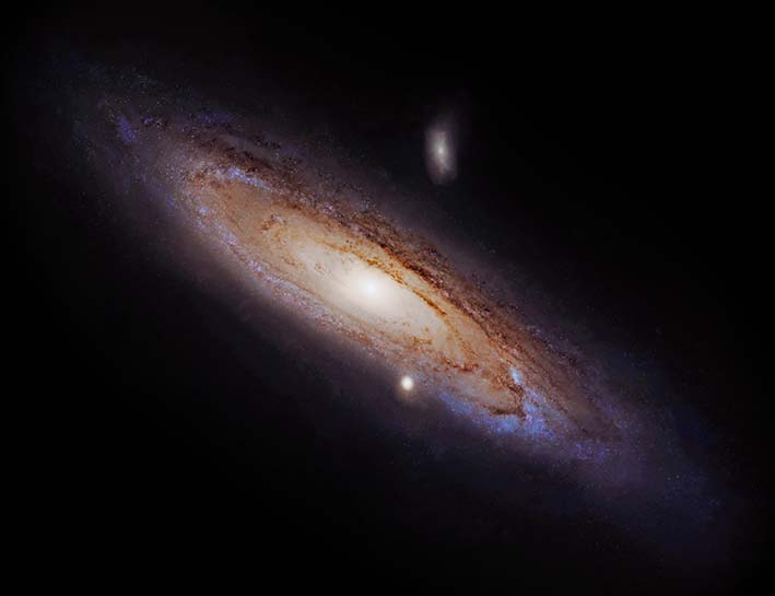 la galaxie andromede notre voisine deux fois plus grande que la voie lactee